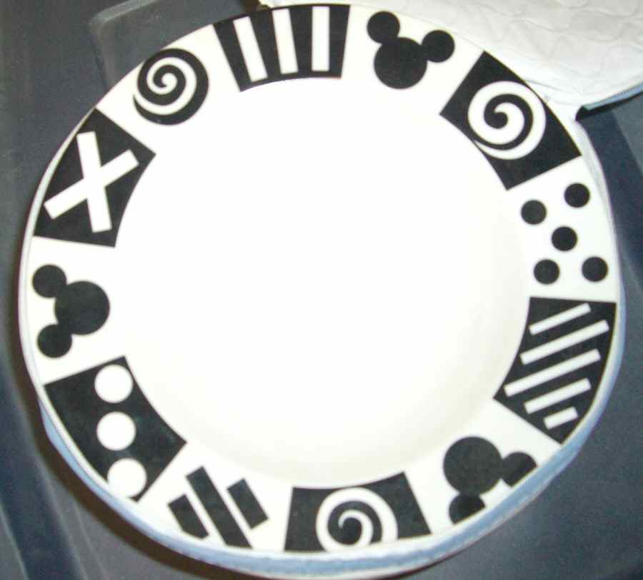 DIN46 Dinner Plate by Disney-1