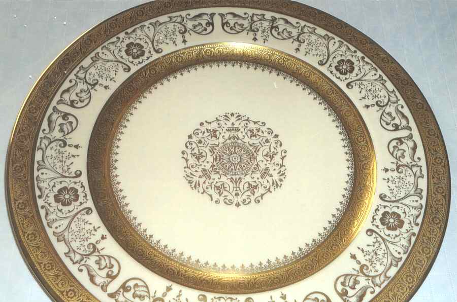 DDW15 Dinner Plate by Deluxe Decorating-1