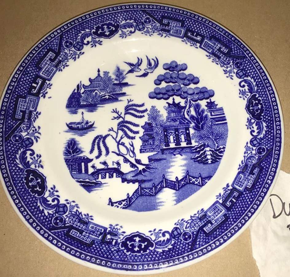 Blue Willow Dinner Plate by Dunn Bennett-1