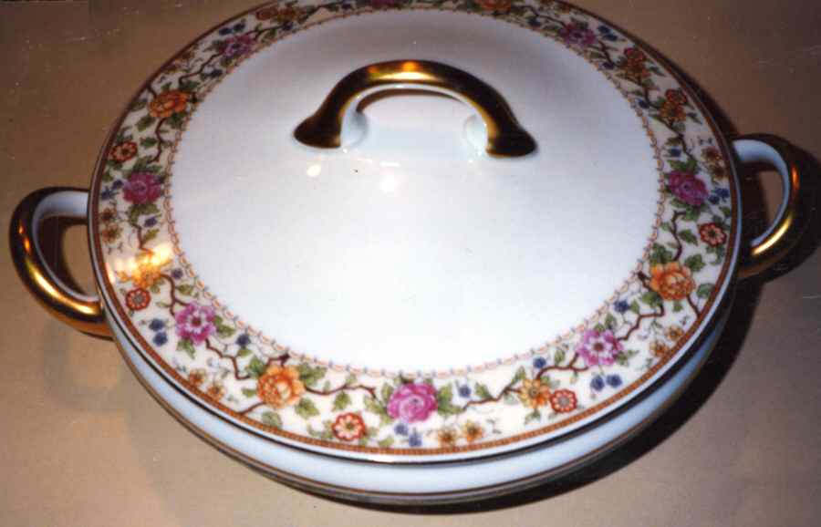 EAM10 Round Covered Vegetable by E & A Muller-1