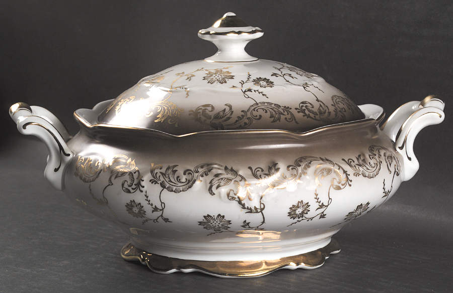 5261 Round Covered Vegetable by Eberthal-1