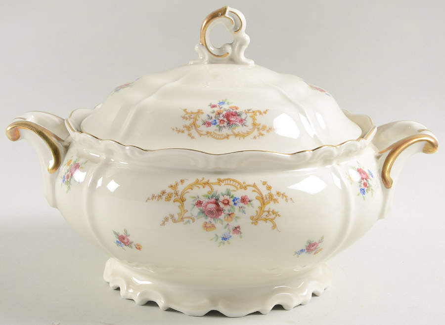 Christine (Scalloped) Round Covered Vegetable by Edelstein-1