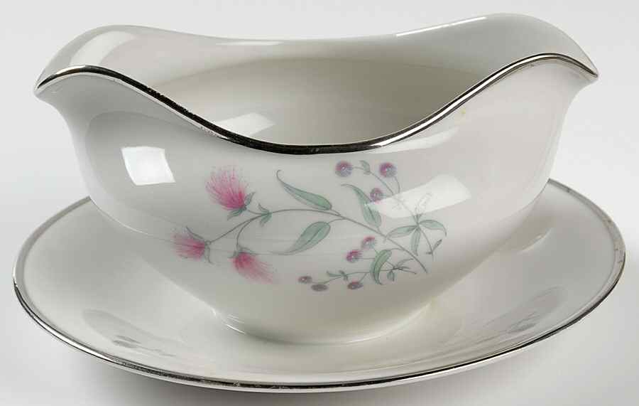 Carlisle Gravy Boat with Attached Underplate by Edelstein-1