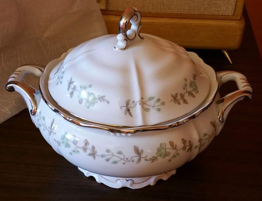 Orlando Round Covered Vegetable by Edelstein-1