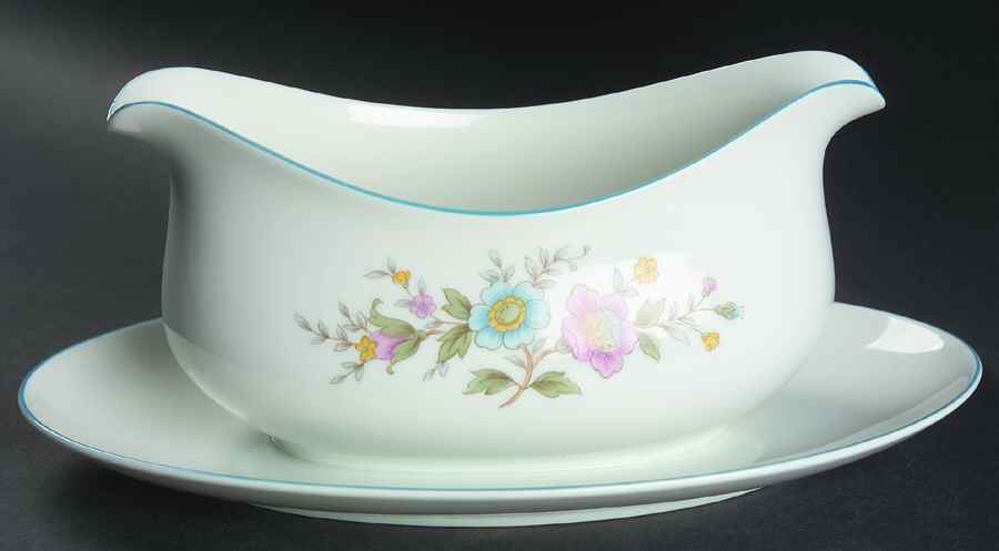 Lugano Gravy Boat with Attached Underplate by Ekco-1