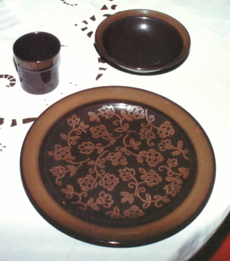 Tropicana Dinner Plate by Ekco-1