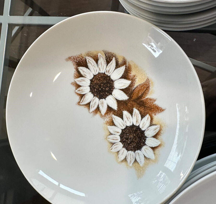Wild Daisies Fruit/Dessert (Sauce) Bowl by Ekco-1