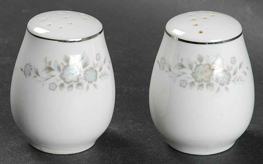 Winsford Salt & Pepper Set by Ekco-1