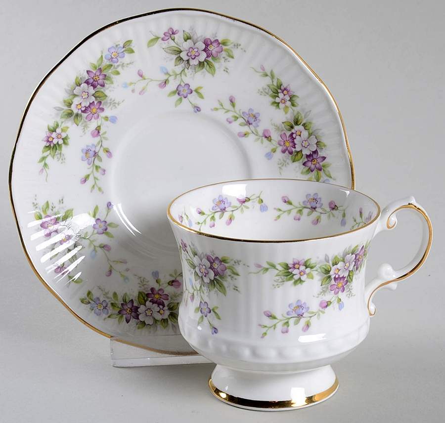Chantilly Footed Cup & Saucer Set by Elizabethan-1
