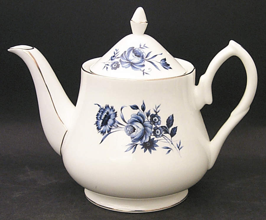 2692 Teapot & Lid by Elizabethan-1
