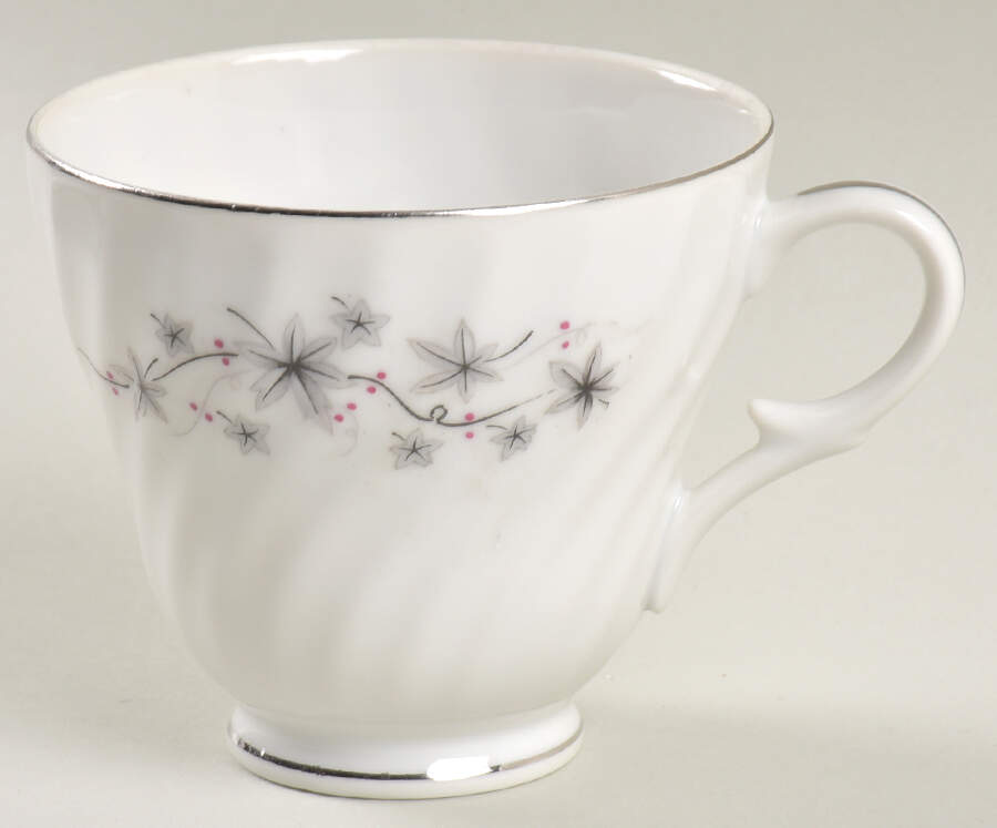 Allegro Footed Cup by Empress (Japan)-1