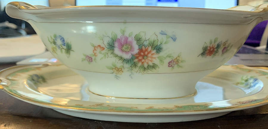 EMP15 Gravy Boat with Attached Underplate by Empress (Japan)-1