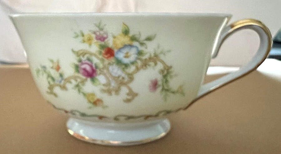 EMP32 (JAPAN) Footed Cup by Empress (Japan)-1