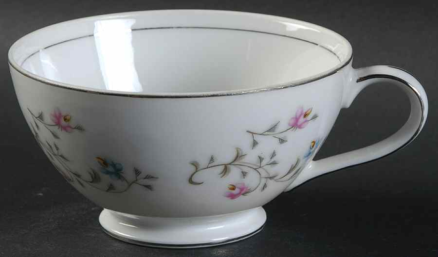 Flair (Japan)_ Footed Cup by Empress (Japan)-1