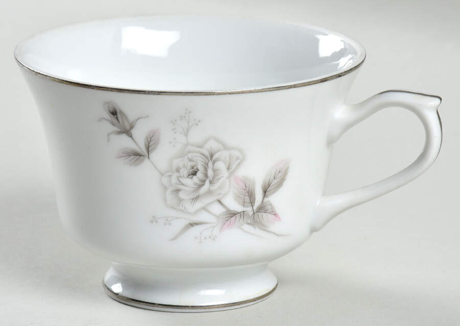 Gloria Footed Cup by Empress (Japan)-1