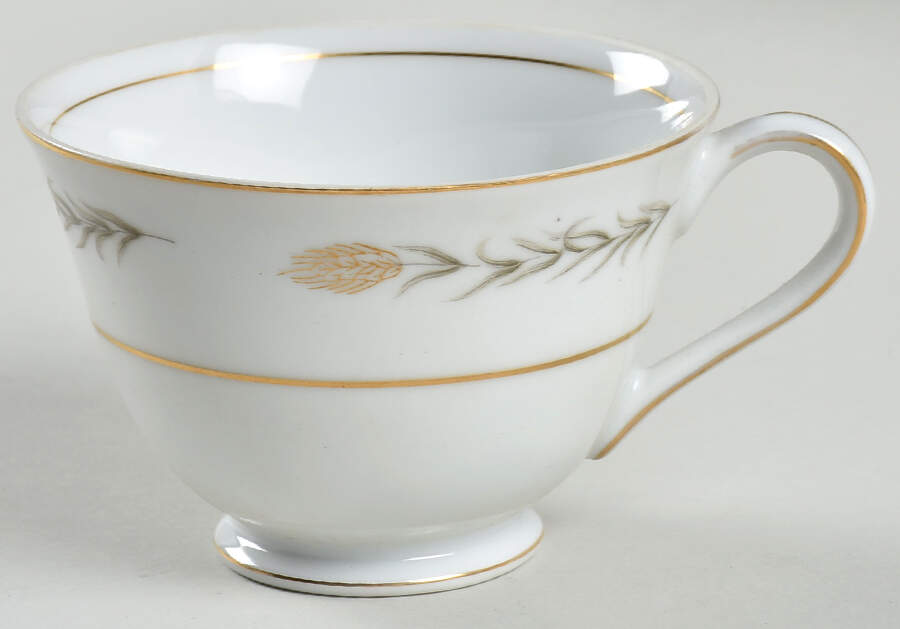 Grano Footed Cup by Empress (Japan)-1