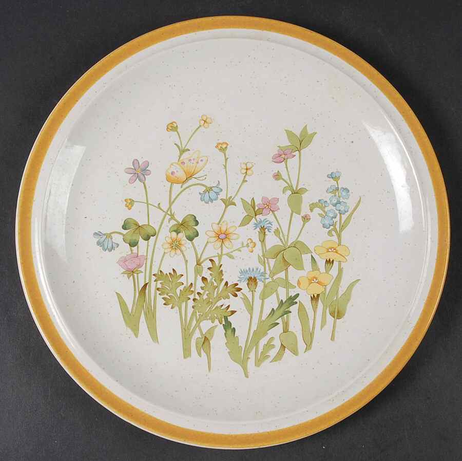 Madrigal Dinner Plate by Empress (Japan)-1