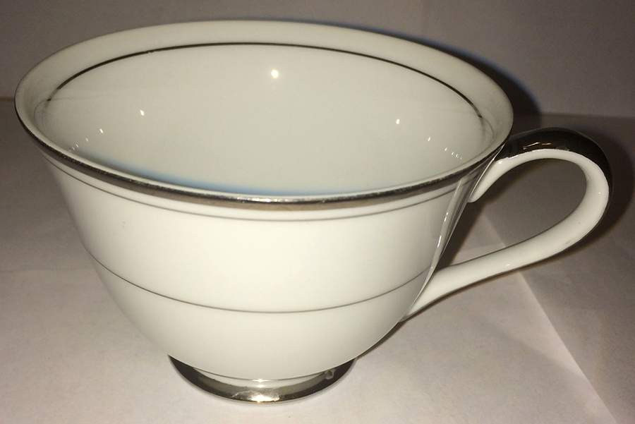 Royal Platinum Footed Cup by Empress (Japan)-1