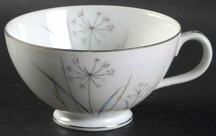 Trousseau Footed Cup by Empress (Japan)-1