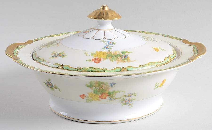 Woodmere Round Covered Vegetable by Empress (Japan)-1