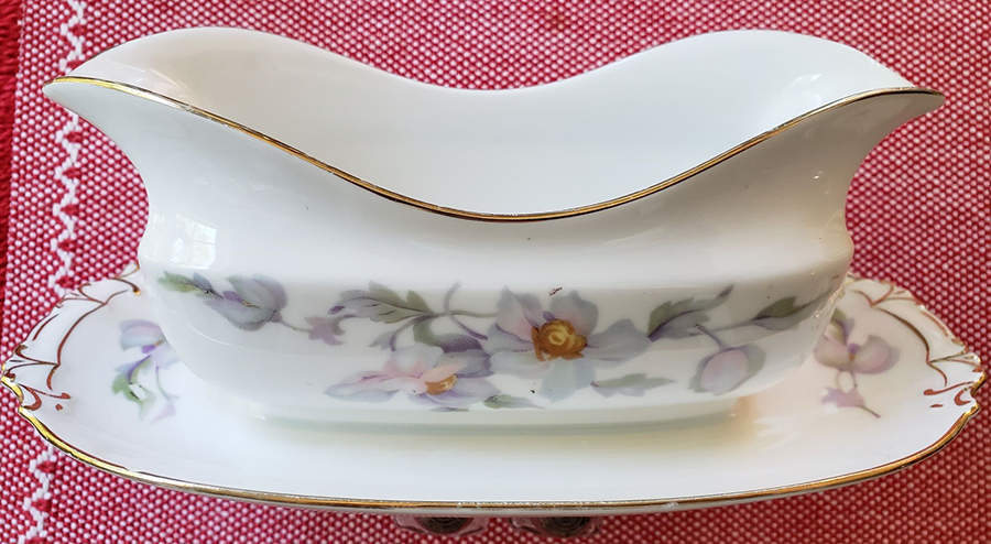 16665 Gravy Boat & Underplate by Epiag-1
