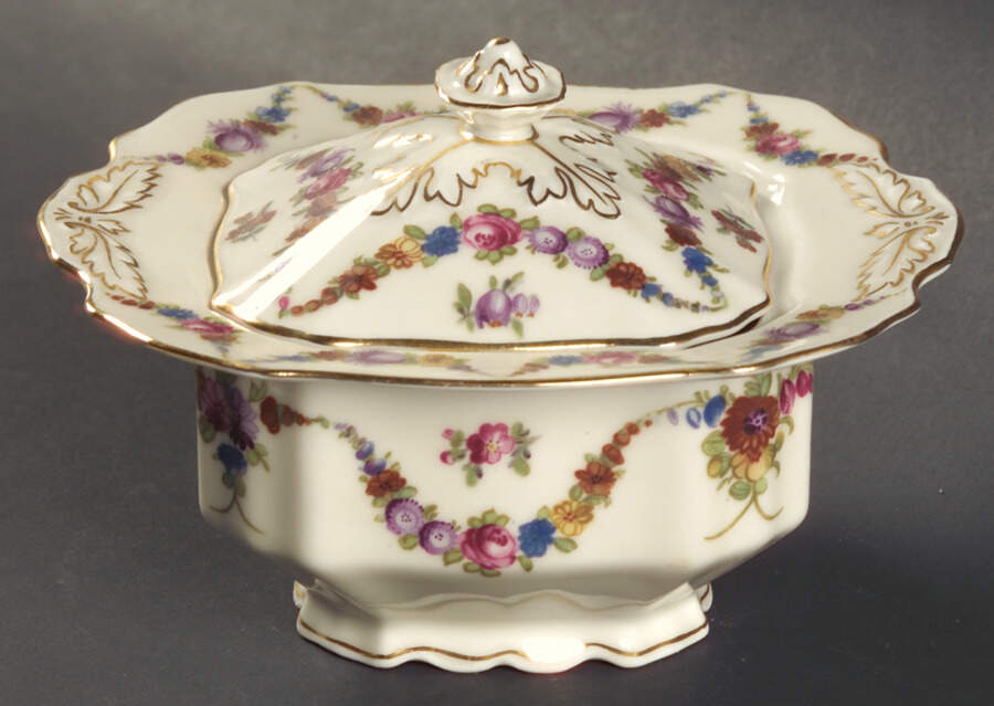 9954-9195 (Cream, Emboss Groove Edge) Sugar Bowl & Lid by Epiag-1