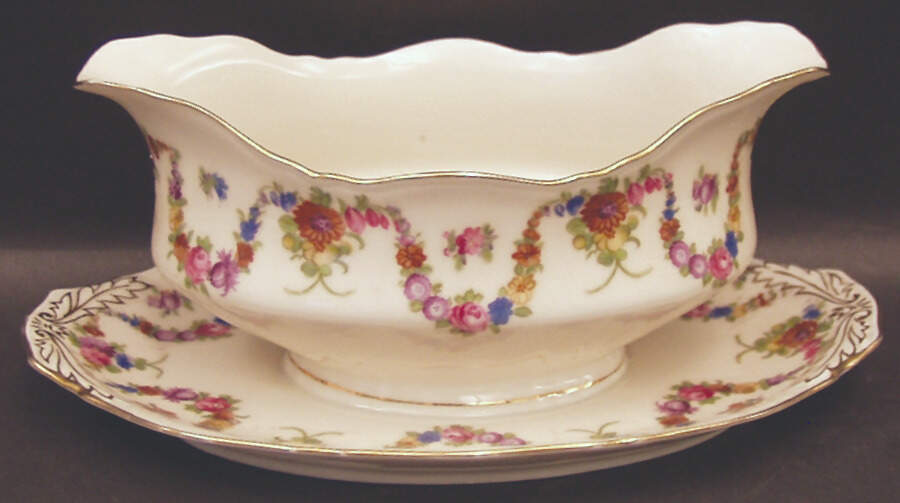 9954-9195 (Cream, Emboss Groove Edge) Gravy Boat with Attached Underplate by Epiag-1