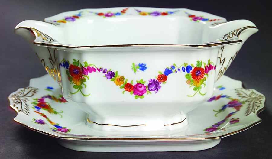 9954-9195 (White, Emboss Groove Edge) Gravy Boat with Attached Underplate by Epiag-1