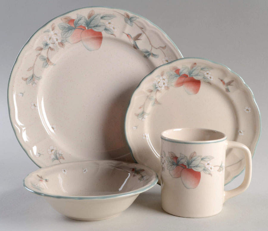 Apple Magic 4 Piece Place Setting by Epoch-1