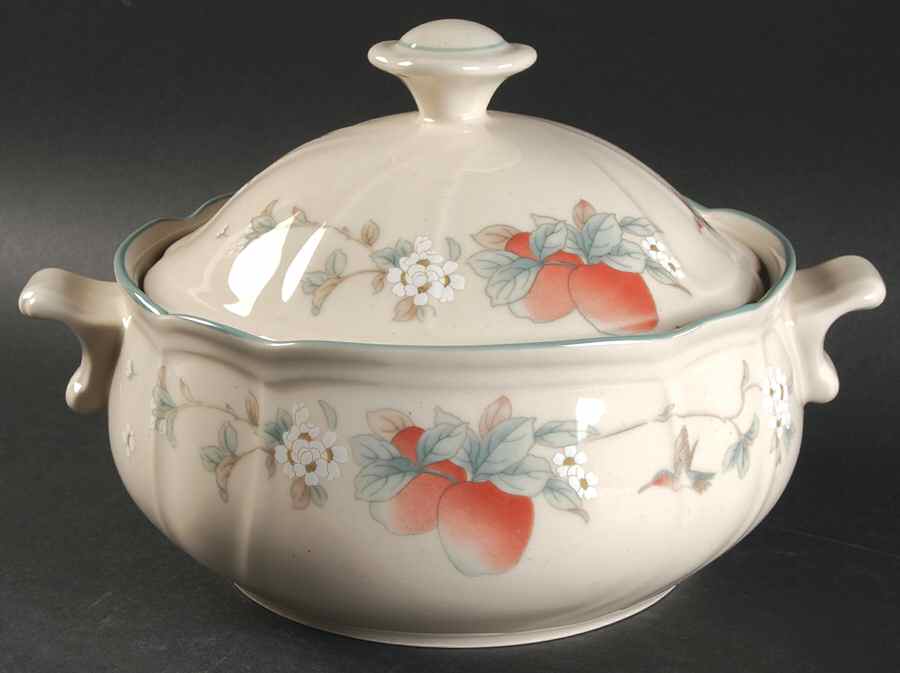 Apple Magic 2 Qt Round Covered Casserole by Epoch-1