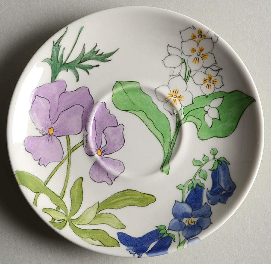 880 Saucer by Ernestine-1