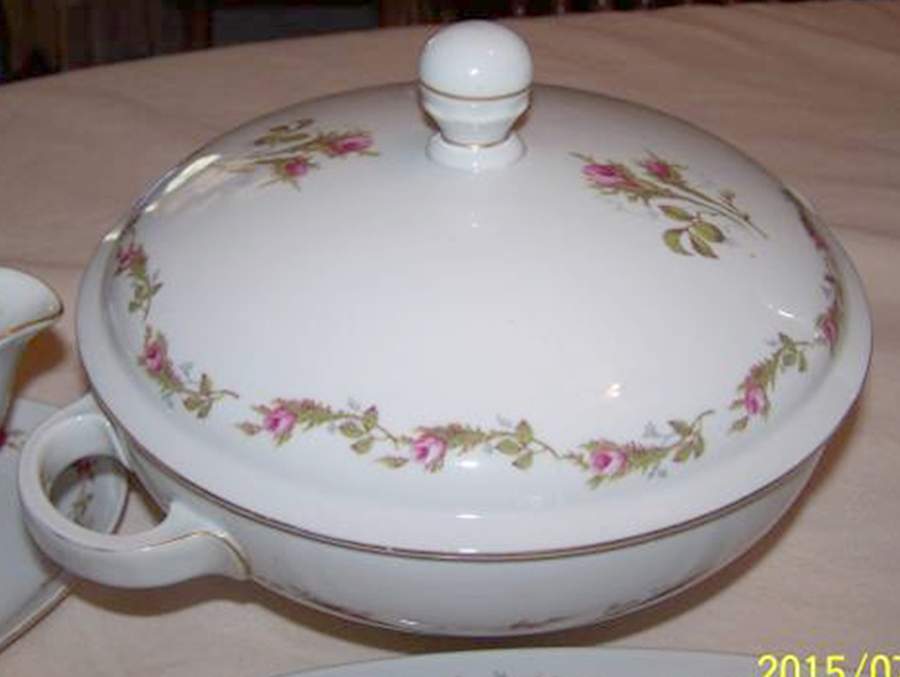 7388 Round Covered Vegetable by Eschenbach-1
