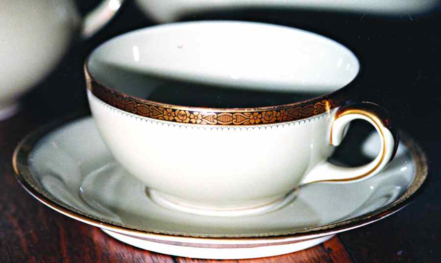 A175 Flat Cup & Saucer Set by Eschenbach-1