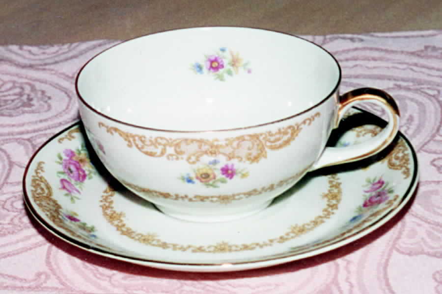 A719 Footed Cup & Saucer Set by Eschenbach-1