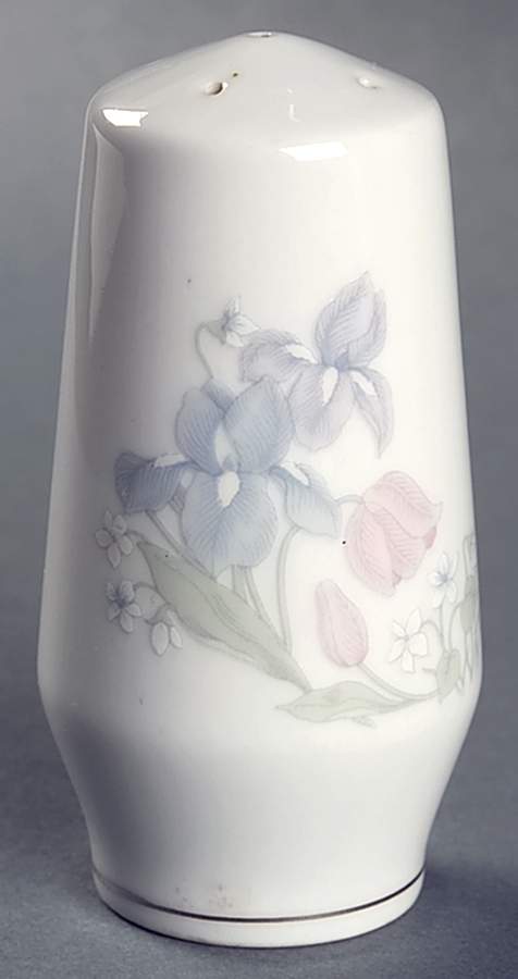 Center Stage Pepper Shaker by Excel-1