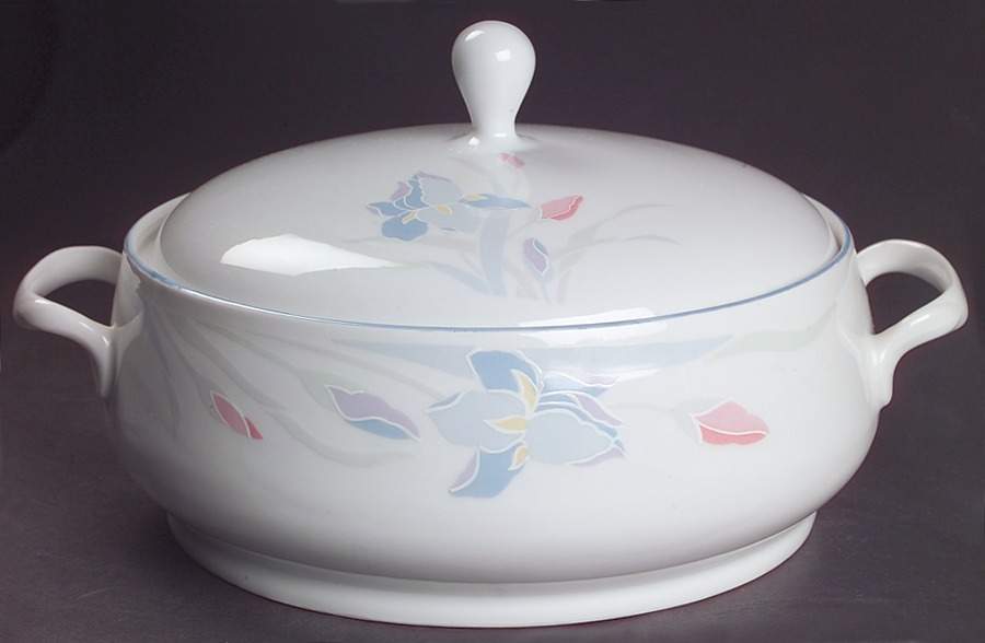 Iris 1.75 Qt Round Covered Casserole by Excel-1
