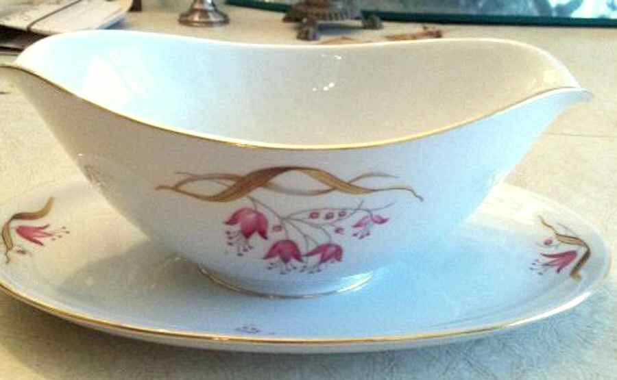 P862 (Coupe) Gravy Boat with Attached Underplate by Eschenbach-1