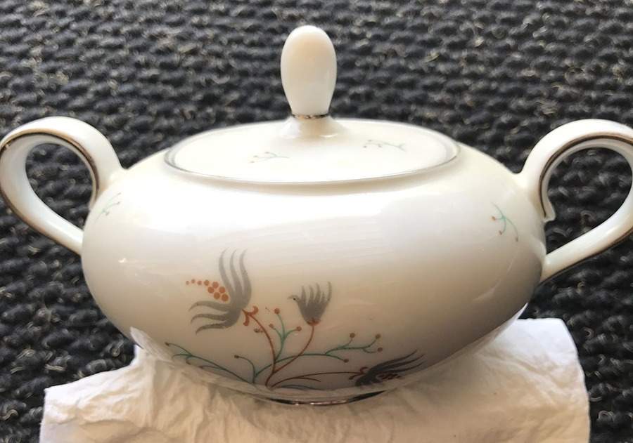 P1346 Sugar Bowl & Lid by Eschenbach-1