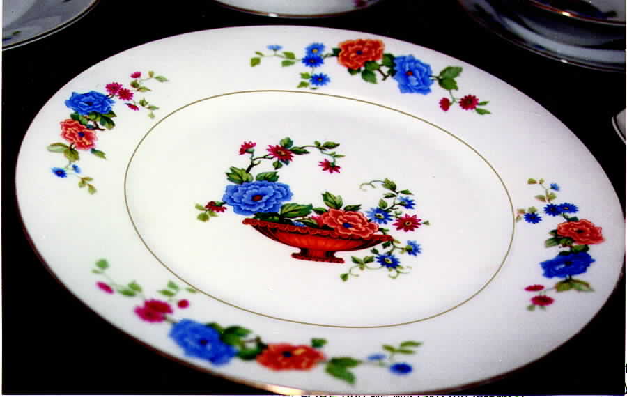 EDE14 (GOLD VERGE) Dinner Plate by Edelstein-1