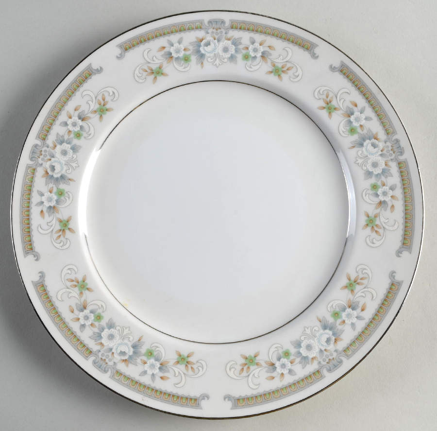 Leonora Dinner Plate by Everbrite (Japan)-1