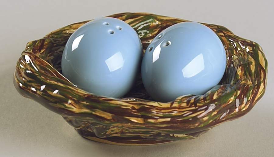 Robin's Nest Figural Salt and Pepper Tray Set by Essex Collection-1