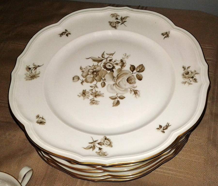 Balmoral Dinner Plate by Eschenbach-1