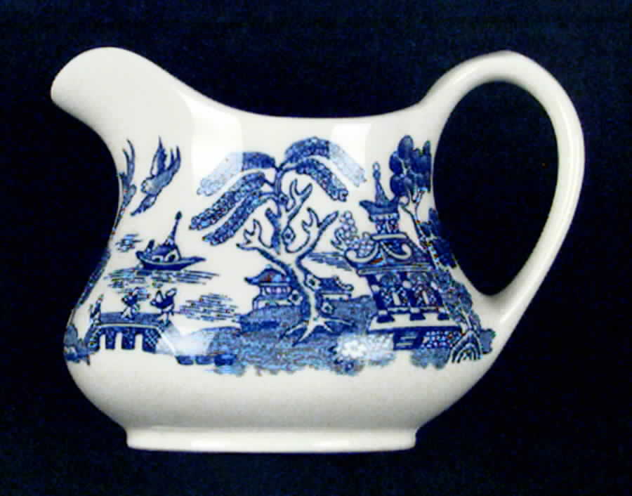 Blue Willow Creamer by English Ironstone Tableware-1
