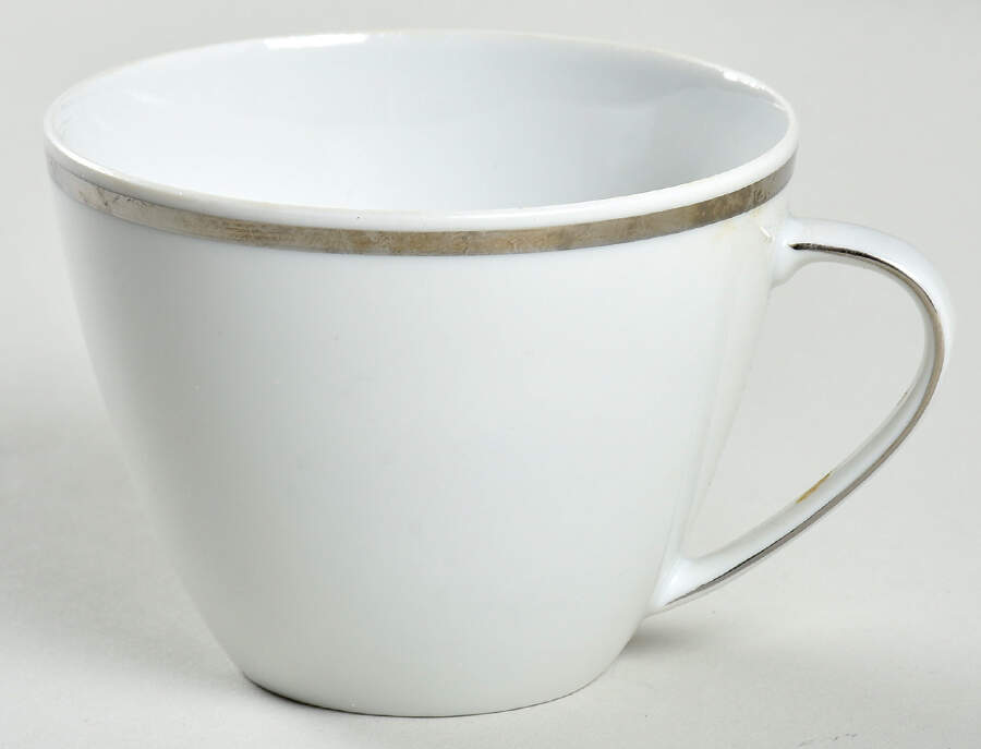 ERK1 Flat Cup by Erika Porzellan-1