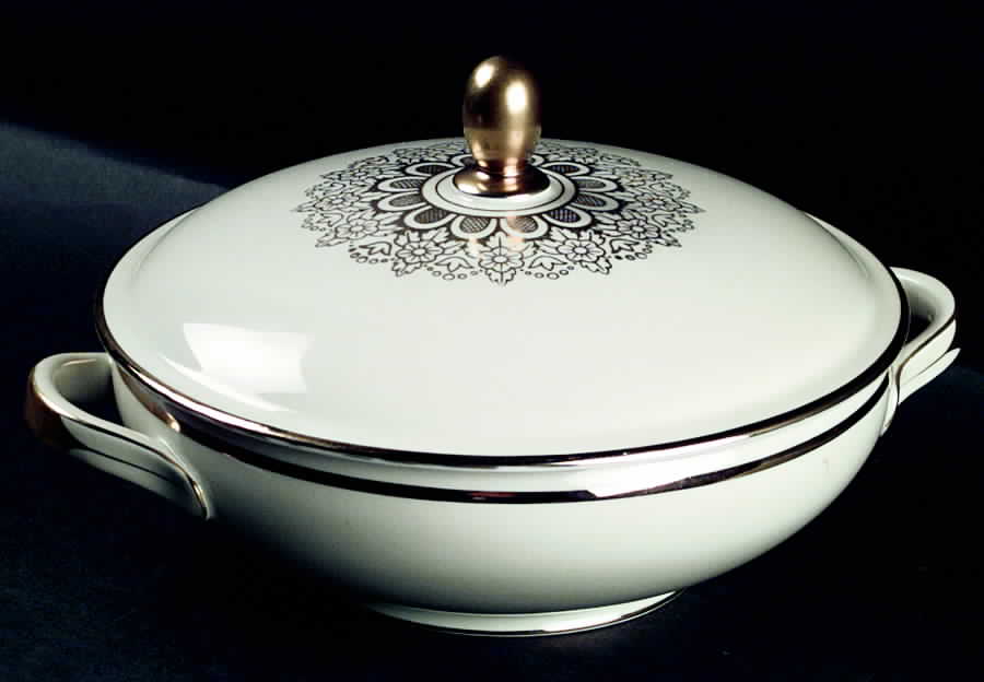 01950 Round Covered Vegetable by Eschenbach-1