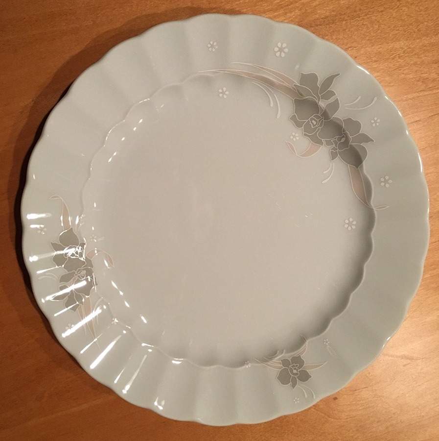 2-2605 Dinner Plate by Eschenbach-1