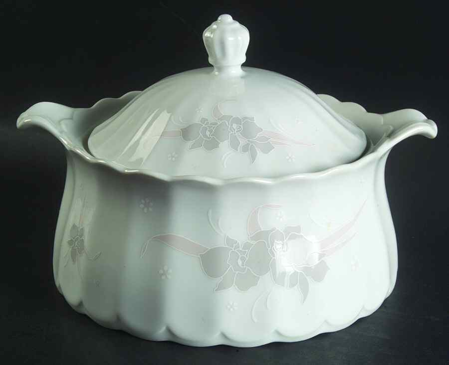 2-2605 Round Covered Vegetable by Eschenbach-1