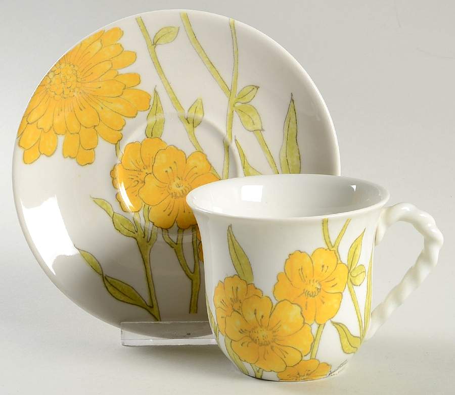 818g Flat Cup & Saucer Set by Ernestine-1