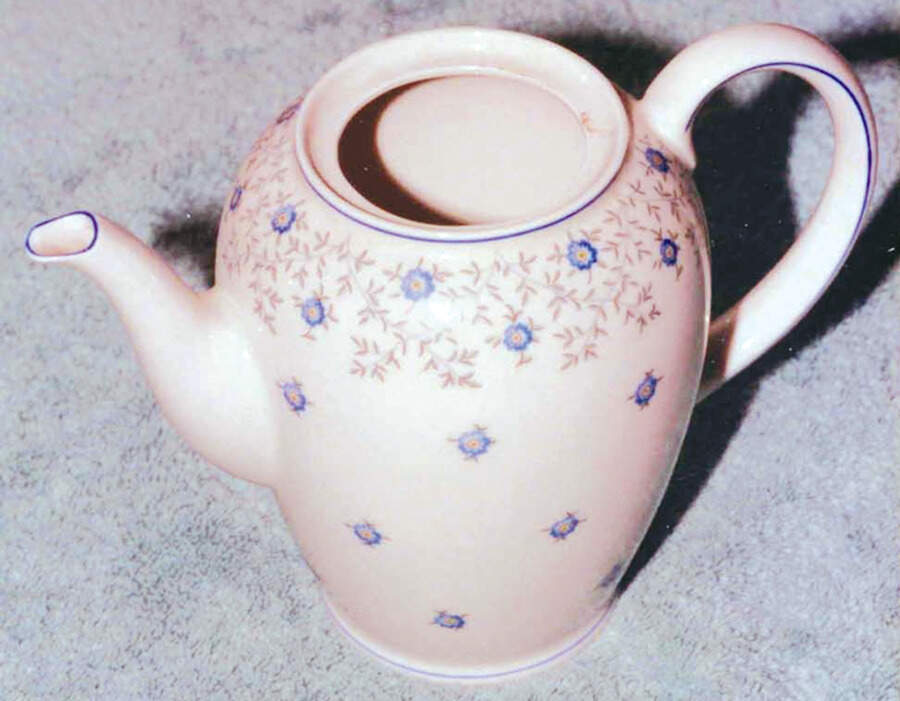 08035 Teapot No Lid by Eschenbach-1