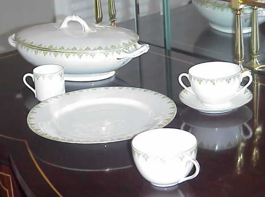 EMA7 Oval Covered Vegetable by Empire (Austria)-1